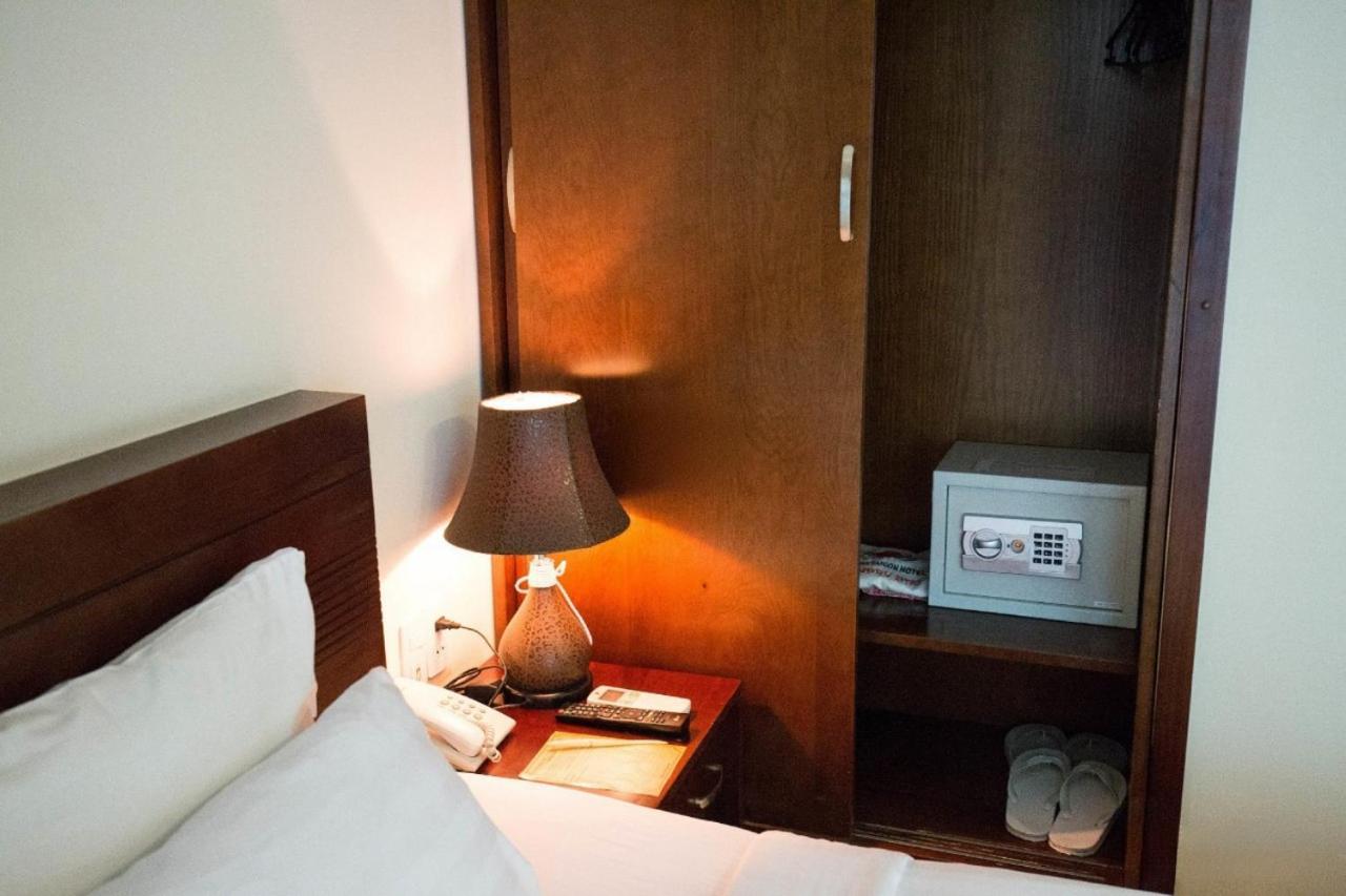 Empress Hotel Ho Chi Minh City Exterior photo